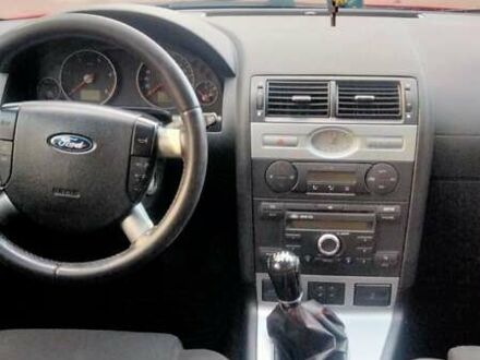 Красный Форд Мондео, объемом двигателя 2 л и пробегом 314 тыс. км за 4000 $, фото 1 на Automoto.ua