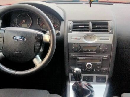 Красный Форд Мондео, объемом двигателя 2 л и пробегом 314 тыс. км за 3972 $, фото 1 на Automoto.ua