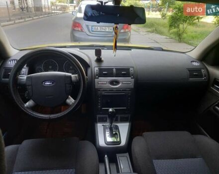 Желтый Форд Мондео, объемом двигателя 2.5 л и пробегом 430 тыс. км за 4100 $, фото 7 на Automoto.ua