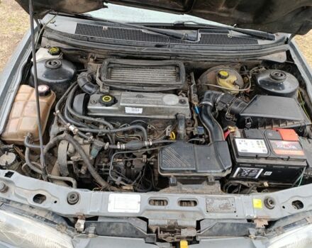 Серый Форд Мондео, объемом двигателя 1.8 л и пробегом 438 тыс. км за 900 $, фото 7 на Automoto.ua