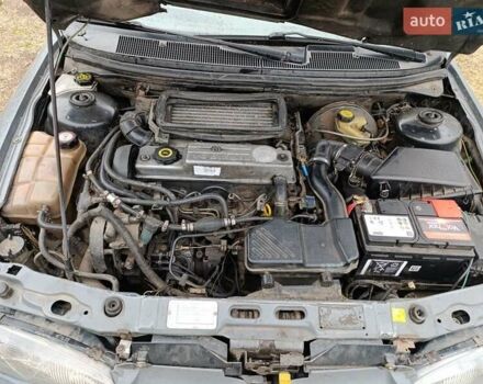 Серый Форд Мондео, объемом двигателя 1.8 л и пробегом 438 тыс. км за 900 $, фото 6 на Automoto.ua