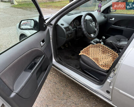 Серый Форд Мондео, объемом двигателя 1.8 л и пробегом 291 тыс. км за 2350 $, фото 9 на Automoto.ua