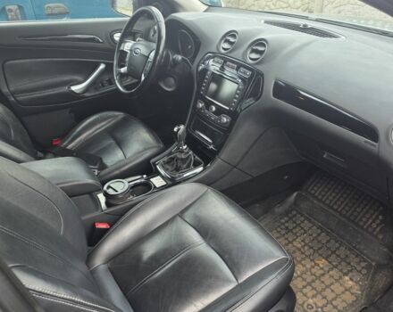 Серый Форд Мондео, объемом двигателя 1.8 л и пробегом 300 тыс. км за 4592 $, фото 6 на Automoto.ua