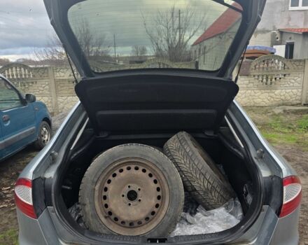 Серый Форд Мондео, объемом двигателя 1.8 л и пробегом 300 тыс. км за 4592 $, фото 4 на Automoto.ua