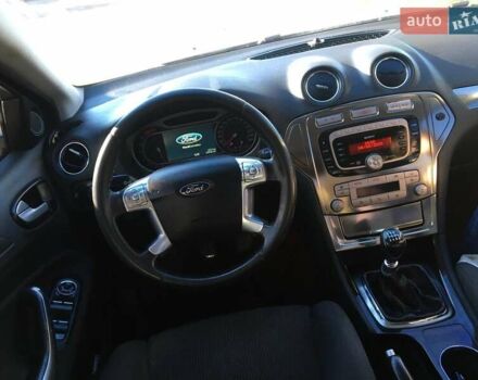 Сірий Форд Мондео, об'ємом двигуна 2.5 л та пробігом 210 тис. км за 6999 $, фото 9 на Automoto.ua