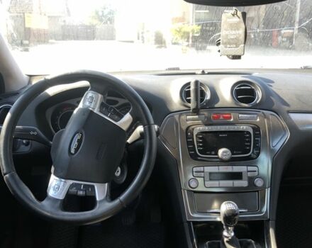 Серый Форд Мондео, объемом двигателя 2.5 л и пробегом 250 тыс. км за 2650 $, фото 6 на Automoto.ua