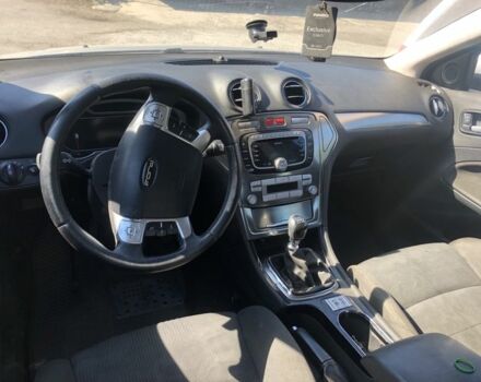 Серый Форд Мондео, объемом двигателя 2.5 л и пробегом 250 тыс. км за 2650 $, фото 5 на Automoto.ua