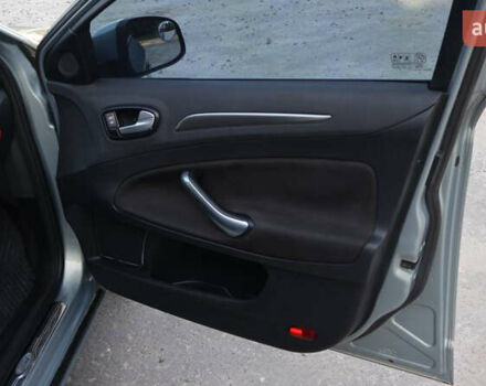 Сірий Форд Мондео, об'ємом двигуна 2.3 л та пробігом 173 тис. км за 7000 $, фото 48 на Automoto.ua