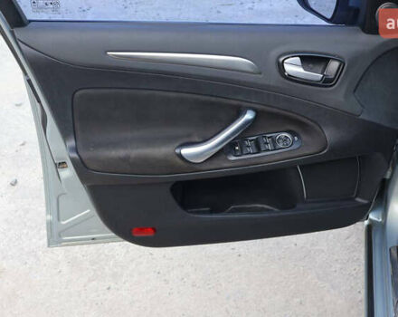 Сірий Форд Мондео, об'ємом двигуна 2.3 л та пробігом 173 тис. км за 7000 $, фото 34 на Automoto.ua