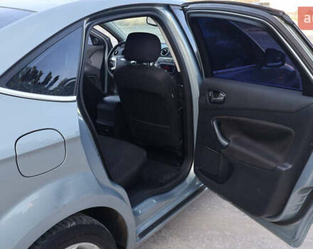 Сірий Форд Мондео, об'ємом двигуна 2.3 л та пробігом 173 тис. км за 7000 $, фото 43 на Automoto.ua