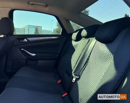 Серый Форд Мондео, объемом двигателя 2.3 л и пробегом 240 тыс. км за 6500 $, фото 9 на Automoto.ua