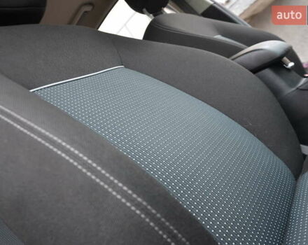 Сірий Форд Мондео, об'ємом двигуна 2 л та пробігом 206 тис. км за 7888 $, фото 60 на Automoto.ua