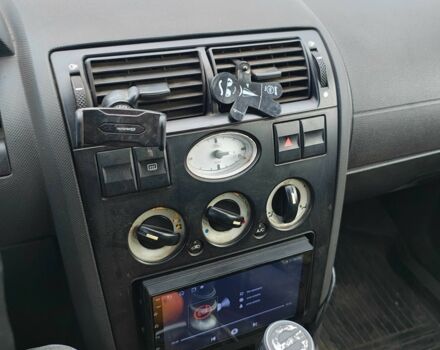 Сірий Форд Мондео, об'ємом двигуна 2 л та пробігом 370 тис. км за 1909 $, фото 5 на Automoto.ua