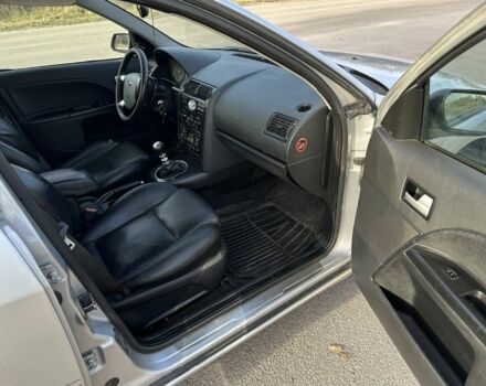 Серый Форд Мондео, объемом двигателя 2 л и пробегом 390 тыс. км за 2000 $, фото 5 на Automoto.ua