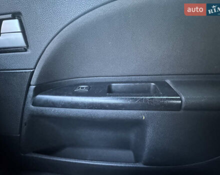 Серый Форд Мондео, объемом двигателя 1.8 л и пробегом 337 тыс. км за 3100 $, фото 8 на Automoto.ua