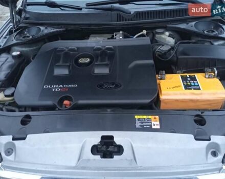 Серый Форд Мондео, объемом двигателя 2 л и пробегом 176 тыс. км за 4700 $, фото 4 на Automoto.ua