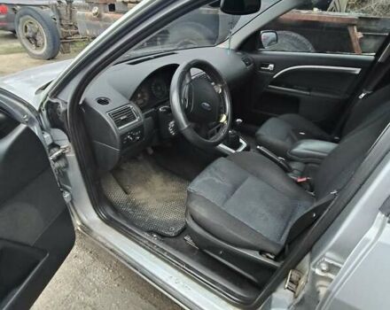 Серый Форд Мондео, объемом двигателя 1.8 л и пробегом 350 тыс. км за 4200 $, фото 10 на Automoto.ua