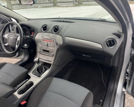 Серый Форд Мондео, объемом двигателя 1.8 л и пробегом 301 тыс. км за 3100 $, фото 8 на Automoto.ua