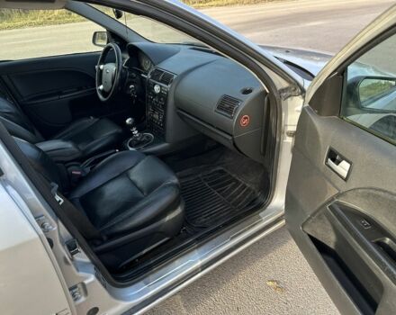 Форд Мондео 2006 в Вышгороде на Automoto.ua Серый Форд Мондео, объемом двигателя 2 л и пробегом 300 тыс. км за 1800 $, фото 5 на Automoto.ua