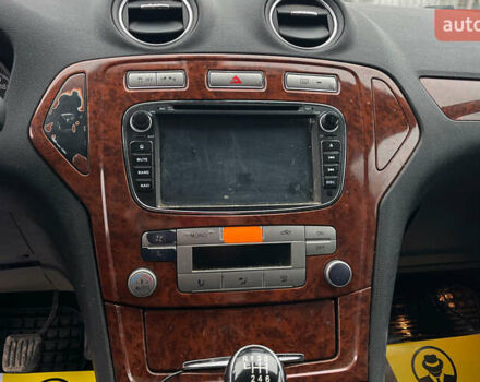 Серый Форд Мондео, объемом двигателя 1.75 л и пробегом 200 тыс. км за 6000 $, фото 12 на Automoto.ua