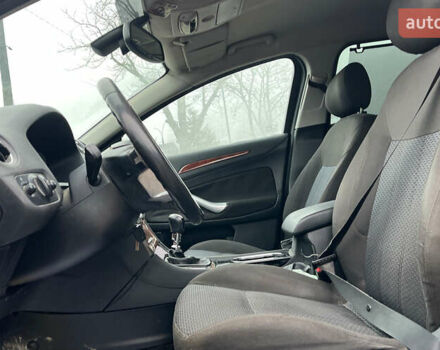 Серый Форд Мондео, объемом двигателя 1.75 л и пробегом 200 тыс. км за 6000 $, фото 9 на Automoto.ua