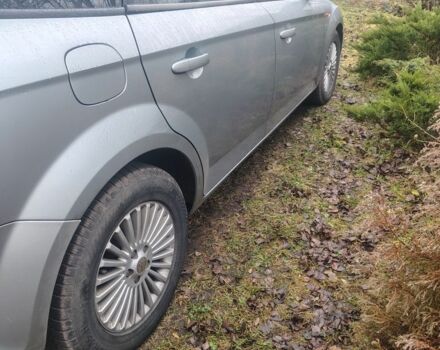 Серый Форд Мондео, объемом двигателя 1.8 л и пробегом 300 тыс. км за 5300 $, фото 3 на Automoto.ua