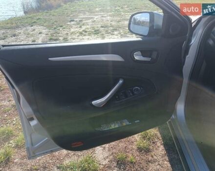 Сірий Форд Мондео, об'ємом двигуна 2 л та пробігом 347 тис. км за 6800 $, фото 11 на Automoto.ua