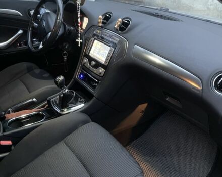 Сірий Форд Мондео, об'ємом двигуна 2 л та пробігом 270 тис. км за 6400 $, фото 20 на Automoto.ua