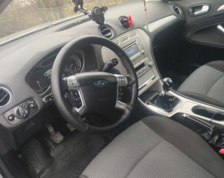 Серый Форд Мондео, объемом двигателя 1.8 л и пробегом 300 тыс. км за 5300 $, фото 4 на Automoto.ua