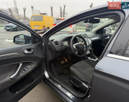 Сірий Форд Мондео, об'ємом двигуна 2.5 л та пробігом 245 тис. км за 6500 $, фото 8 на Automoto.ua