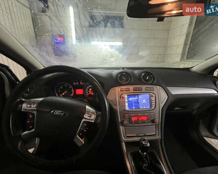 Серый Форд Мондео, объемом двигателя 2 л и пробегом 40 тыс. км за 8300 $, фото 4 на Automoto.ua