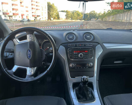 Серый Форд Мондео, объемом двигателя 1.6 л и пробегом 235 тыс. км за 6100 $, фото 8 на Automoto.ua