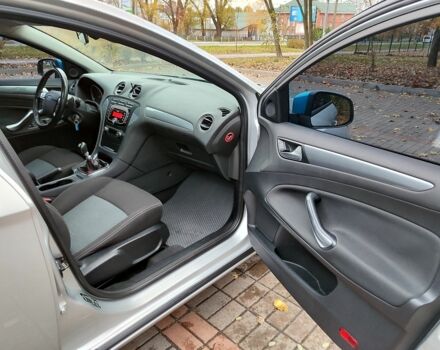 Сірий Форд Мондео, об'ємом двигуна 2 л та пробігом 262 тис. км за 8300 $, фото 16 на Automoto.ua