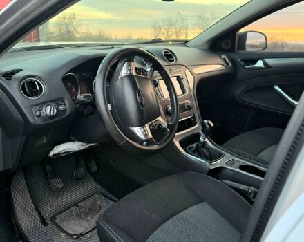 Сірий Форд Мондео, об'ємом двигуна 1.6 л та пробігом 150 тис. км за 2300 $, фото 9 на Automoto.ua