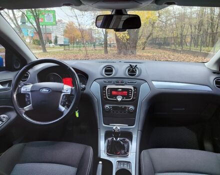 Сірий Форд Мондео, об'ємом двигуна 2 л та пробігом 262 тис. км за 8300 $, фото 12 на Automoto.ua