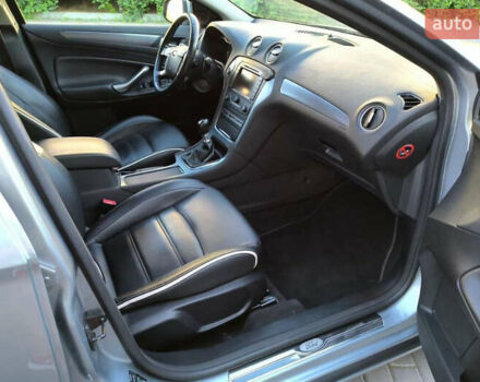 Сірий Форд Мондео, об'ємом двигуна 1.56 л та пробігом 258 тис. км за 8300 $, фото 3 на Automoto.ua