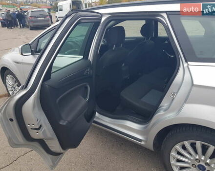 Сірий Форд Мондео, об'ємом двигуна 2 л та пробігом 205 тис. км за 8900 $, фото 26 на Automoto.ua