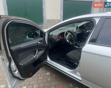 Сірий Форд Мондео, об'ємом двигуна 2 л та пробігом 218 тис. км за 6799 $, фото 37 на Automoto.ua