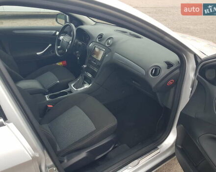 Сірий Форд Мондео, об'ємом двигуна 2 л та пробігом 205 тис. км за 8900 $, фото 22 на Automoto.ua