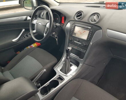 Сірий Форд Мондео, об'ємом двигуна 2 л та пробігом 205 тис. км за 8900 $, фото 23 на Automoto.ua