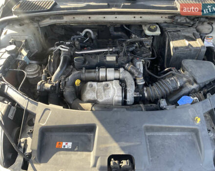 Серый Форд Мондео, объемом двигателя 1.56 л и пробегом 270 тыс. км за 9800 $, фото 4 на Automoto.ua