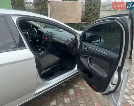 Сірий Форд Мондео, об'ємом двигуна 2 л та пробігом 218 тис. км за 6799 $, фото 49 на Automoto.ua