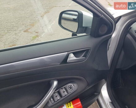 Сірий Форд Мондео, об'ємом двигуна 2 л та пробігом 205 тис. км за 8900 $, фото 15 на Automoto.ua