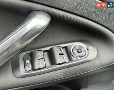 Серый Форд Мондео, объемом двигателя 2 л и пробегом 250 тыс. км за 7299 $, фото 9 на Automoto.ua