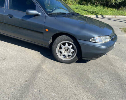 Серый Форд Мондео, объемом двигателя 1.8 л и пробегом 365 тыс. км за 2000 $, фото 4 на Automoto.ua