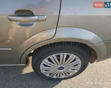 Сірий Форд Мондео, об'ємом двигуна 2 л та пробігом 321 тис. км за 2100 $, фото 29 на Automoto.ua