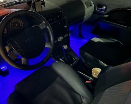 Серый Форд Мондео, объемом двигателя 1.8 л и пробегом 298 тыс. км за 4000 $, фото 7 на Automoto.ua