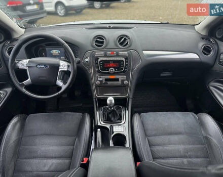 Серый Форд Мондео, объемом двигателя 2 л и пробегом 297 тыс. км за 4999 $, фото 7 на Automoto.ua