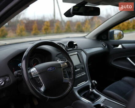 Серый Форд Мондео, объемом двигателя 1.6 л и пробегом 256 тыс. км за 8900 $, фото 13 на Automoto.ua