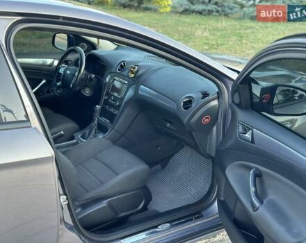 Сірий Форд Мондео, об'ємом двигуна 2 л та пробігом 269 тис. км за 9900 $, фото 12 на Automoto.ua